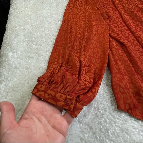 NWT crown & ivy rust icon peasant top boho gypsy leopard animal print L - Picture 8 of 11